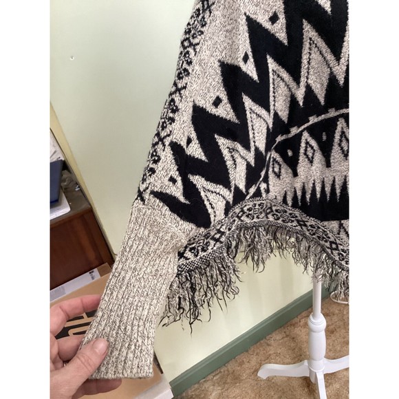 64 Sixty Five Small Southwestern Black & Beige Fringe Dolman Poncho Cape Sweater - Picture 4 of 9